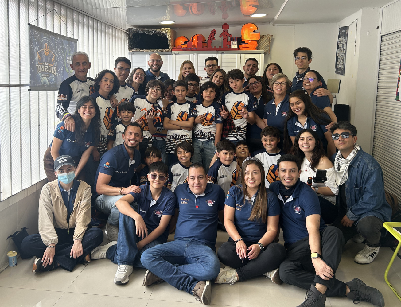 Familia Lotto con niños de Fundación Biosbot · Encuentro oficial